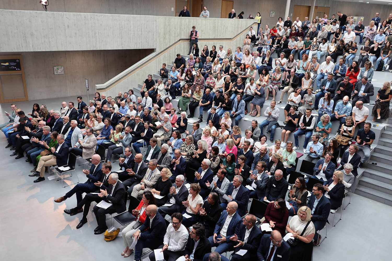 Neubau Staatliche Realschule mit Dreifeldsporthalle Landshut, Einweihung Neubau Staatliche Realschule mit Dreifeldsporthalle Landshut, Einweihung