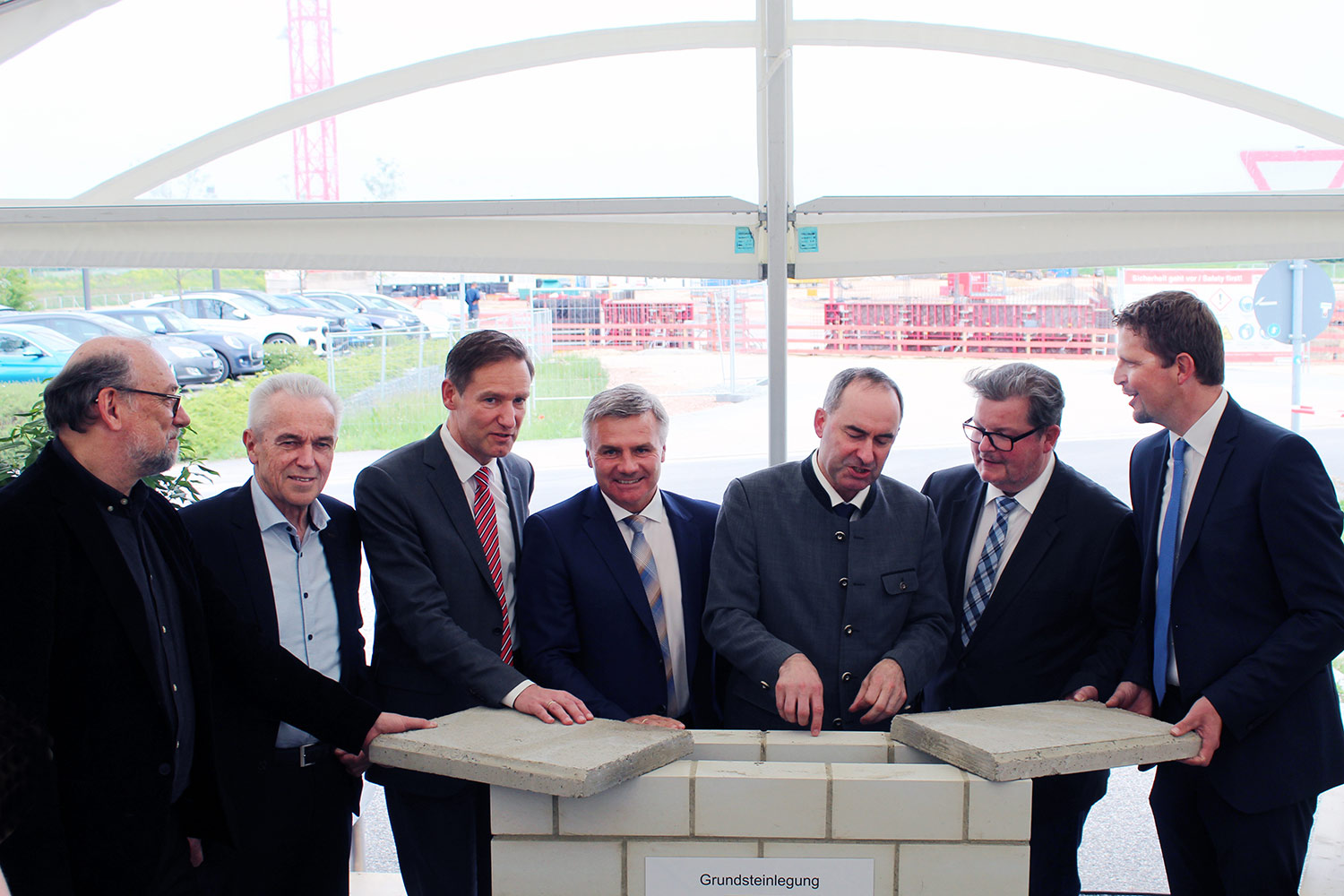 Neubau Landratsamt Landshut, Grundsteinlegung Neubau Landratsamt Landshut, Grundsteinlegung, Helmut Dasch - Architekt (Foto: Landratsamt Landshut)