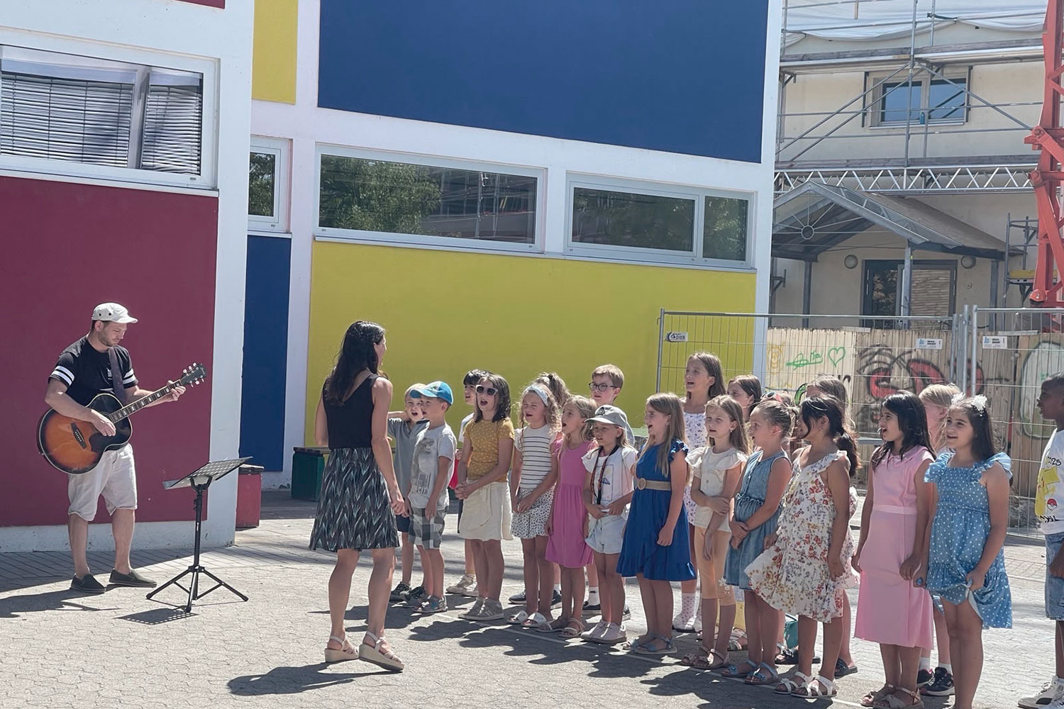 Musikalischer Beitrag der Schülerinnen und Schüler beim Richtfest des neuen Schulcampu