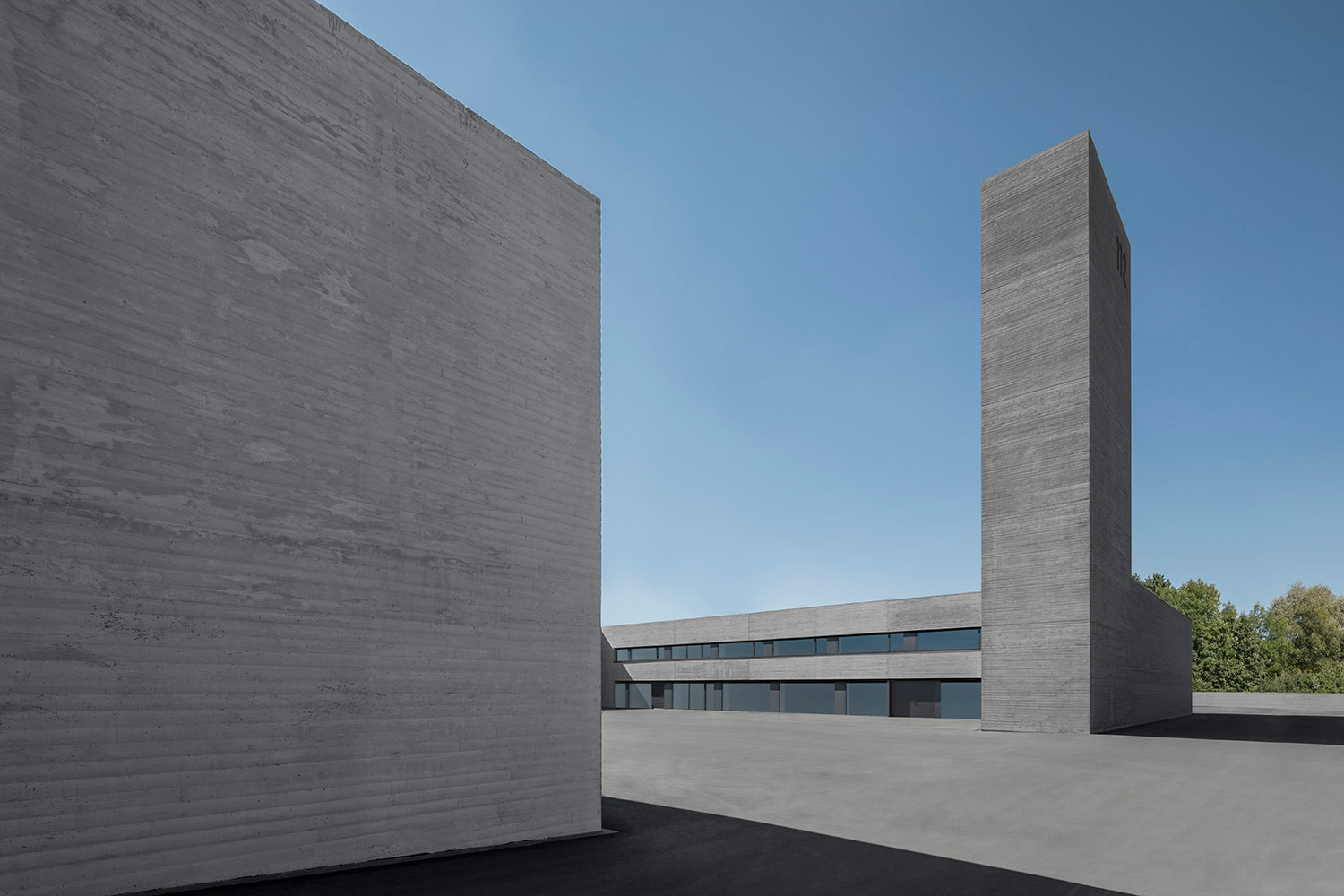 Neubau Feuerwehr und Bauhof Metzingen ausgezeichnet, Beispielhaftes Bauen-2026, Ansicht Ost | dasch zürn + partner | dasch zürn + partner Neubau Feuerwehr und Bauhof Metzingen ausgezeichnet, Beispielhaftes Bauen-2026