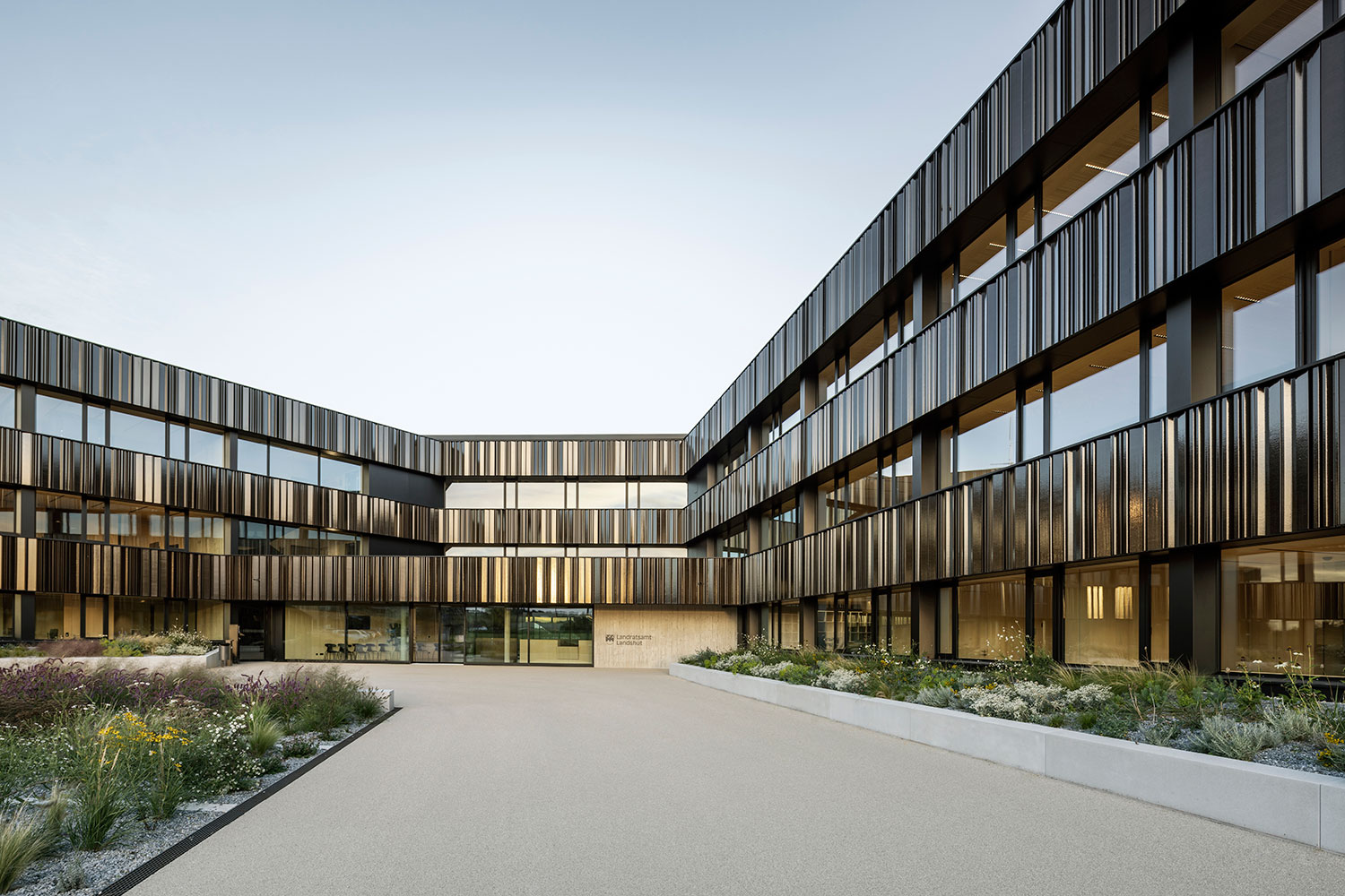 Neubau Landratsamt Landshut, Haupteingang | dasch zürn + partner | dasch zürn + partner Neubau Landratsamt Landshut, Haupteingang