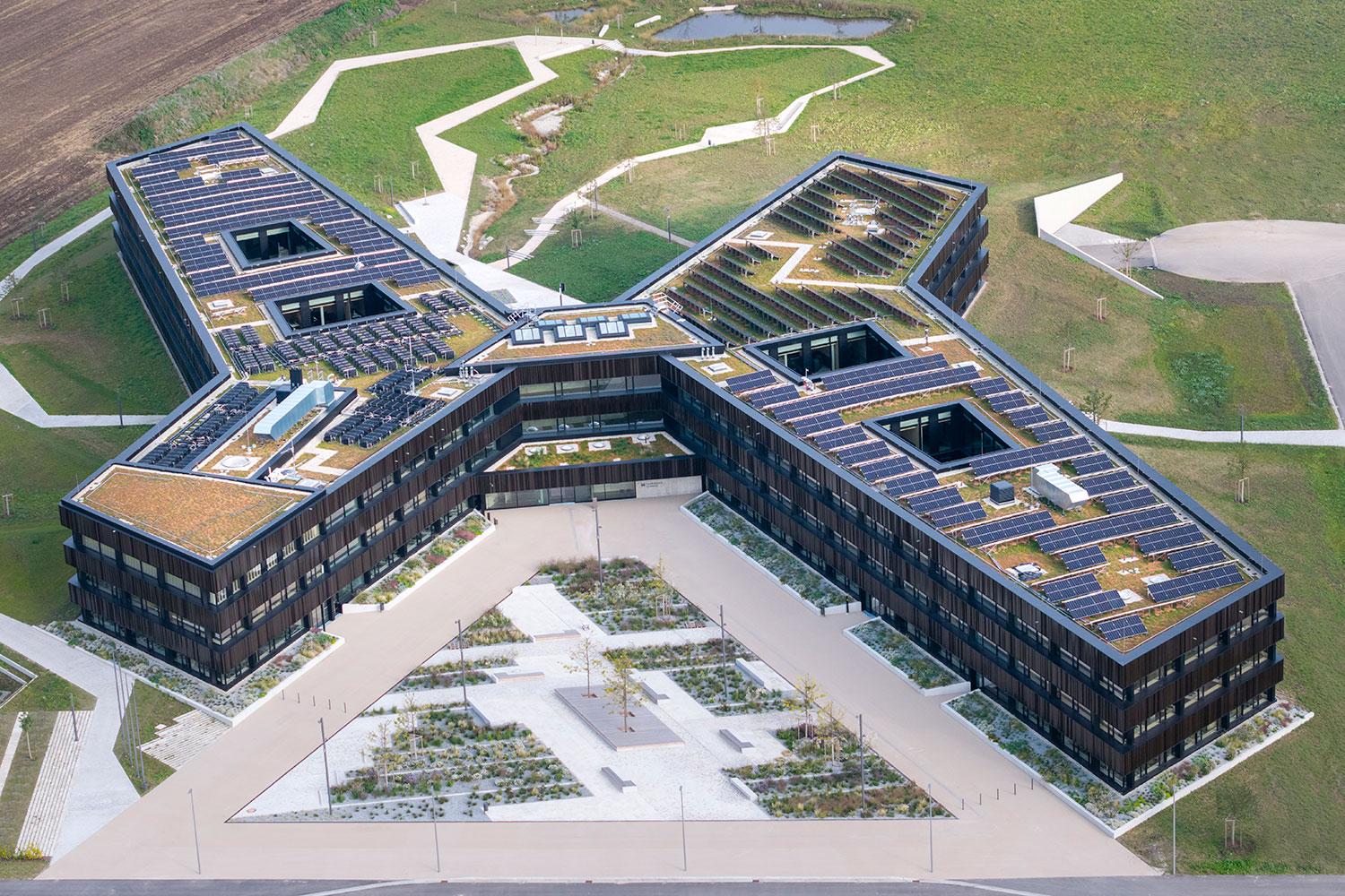 Neubau Landratsamt Landshut, Luftbild | dasch zürn + partner | dasch zürn + partner Neubau Feuerwehrtechnisches Zentrum Nordhausen, Ansicht Nord mit Haupteingang