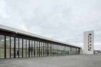 Feuerwehrtechnisches Zentrum Nordhausen, Ansicht Süd, Fahrzeughalle mit Schlauchturm | dasch zürn + partner Neubau Feuerwehrtechnisches Zentrum Nordhausen, Ansicht Nord, Fahrzeughalle mit Schlauchturm