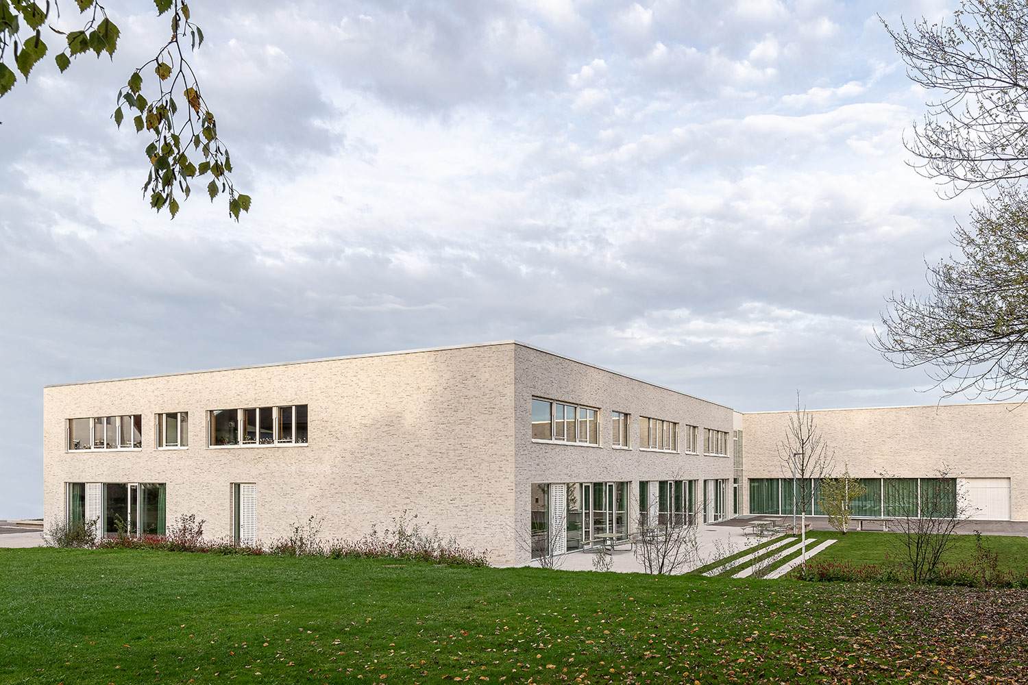 Neubau Grundschule mit Turnhalle Ammerbuch, Ansicht Südwest