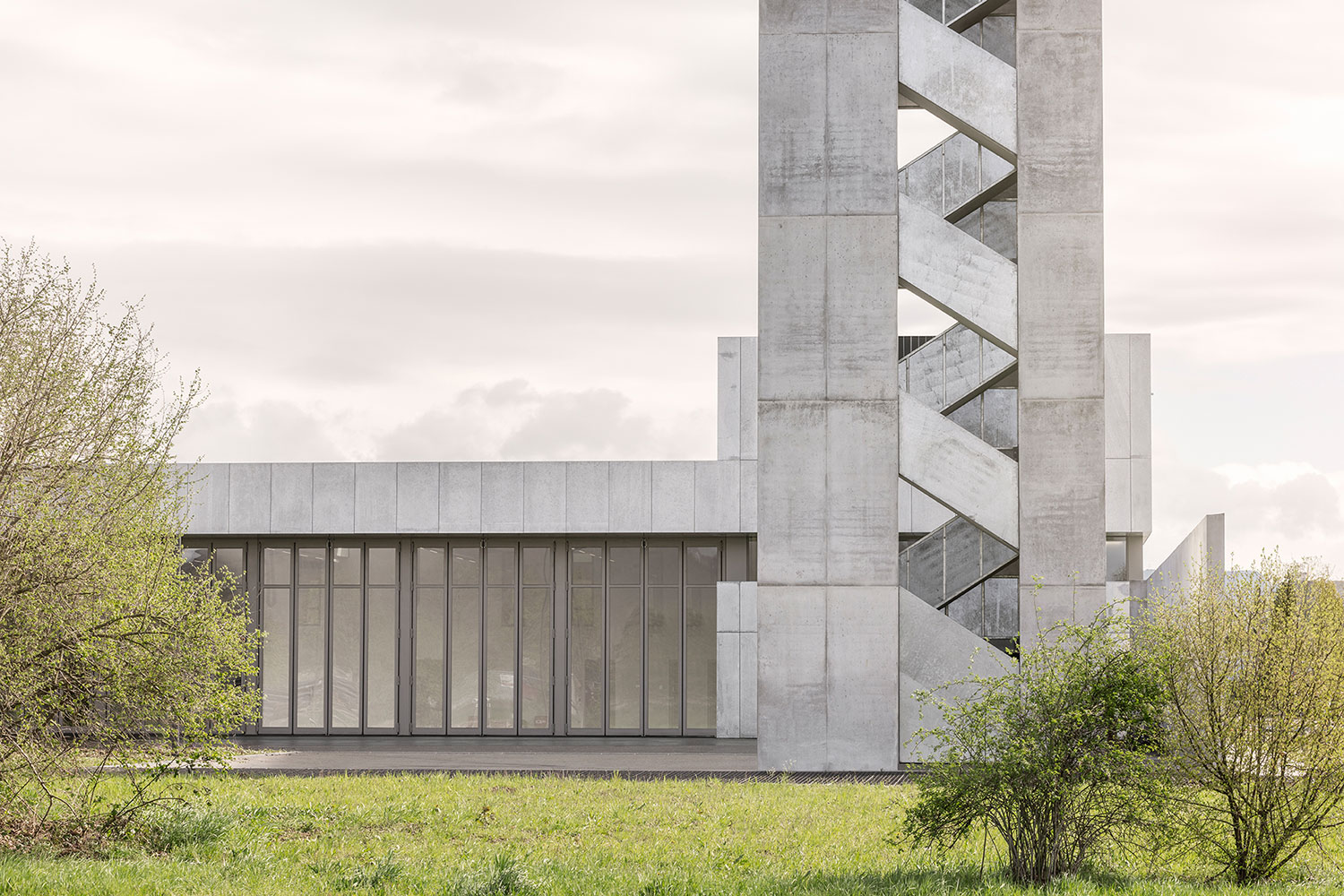 Neubau Zentrales Feuerwehrgerätehaus Rheinfelden, Ansicht West | dasch zürn + partner | dasch zürn + partner Neubau Zentrales Feuerwehrgerätehaus Rheinfelden, Ansicht West