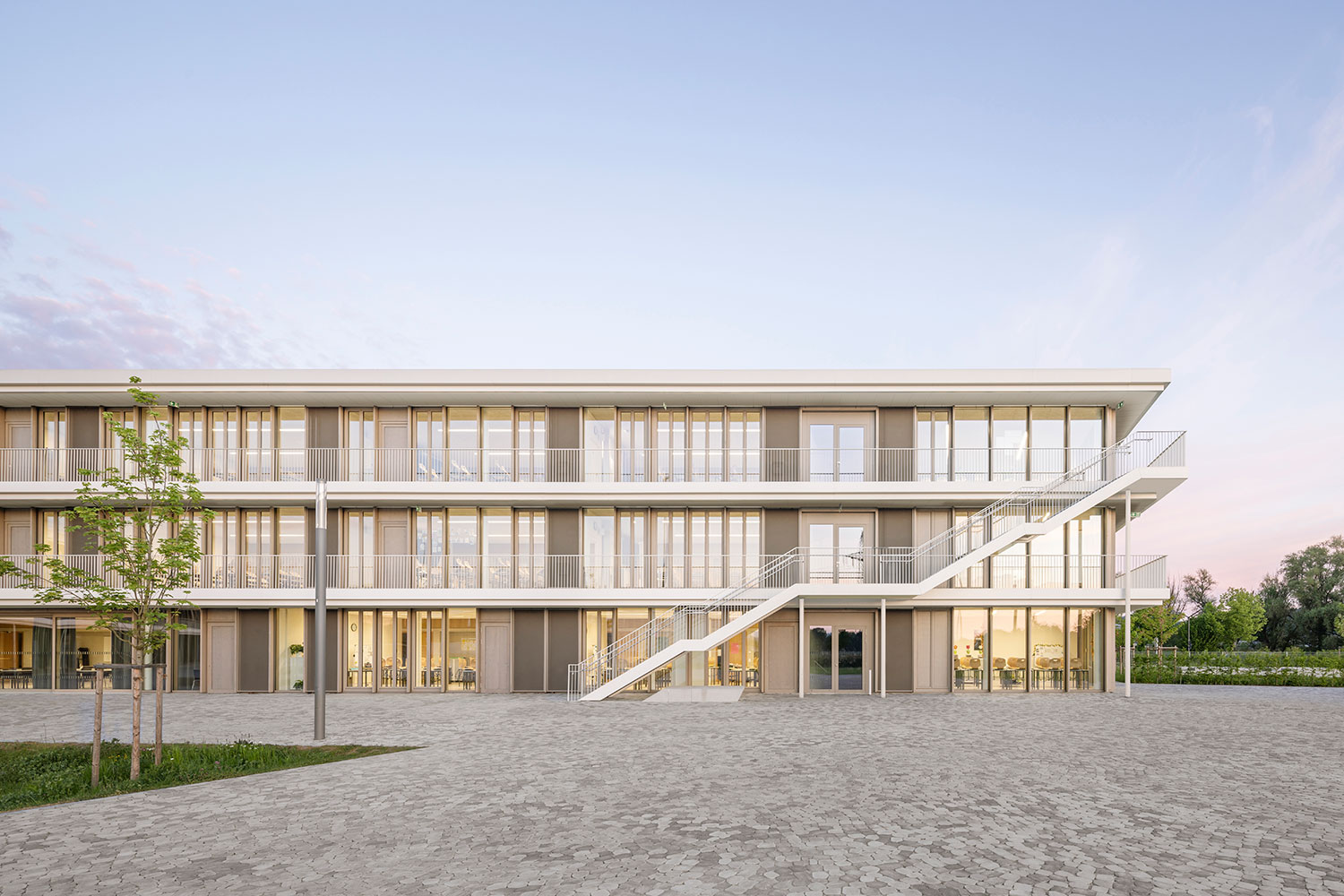 Neubau Staatliche Realschule mit Dreifeldsporthalle Landshut, Ansicht Nordost | dasch zürn + partner | dasch zürn + partner Neubau Staatliche Realschule mit Dreifeldsporthalle Landshut, Ansicht Nordost