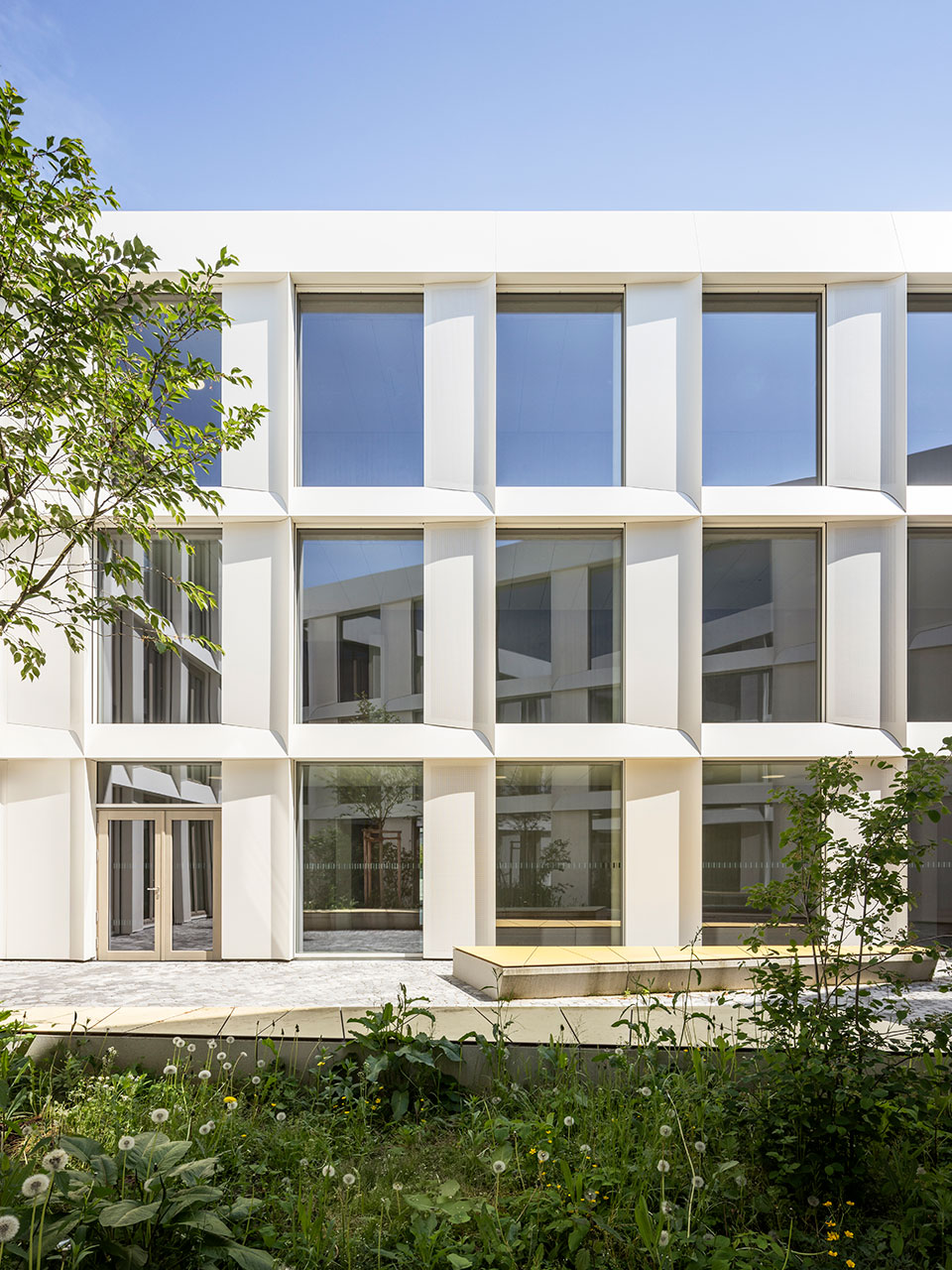 Neubau Staatliche Realschule mit Dreifeldsporthalle Landshut, Ansicht Süd, Innenhof | dasch zürn + partner | dasch zürn + partner Neubau Staatliche Realschule mit Dreifeldsporthalle Landshut, Ansicht Süd, Innenhof