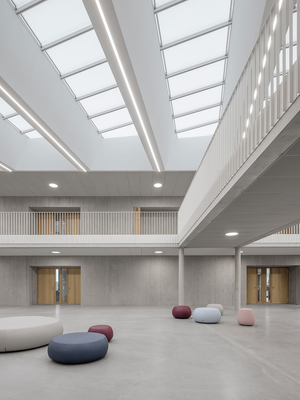 Neubau Staatliche Realschule mit Dreifeldsporthalle Landshut, Foyer | dasch zürn + partner Neubau Staatliche Realschule mit Dreifeldsporthalle Landshut, Foyer