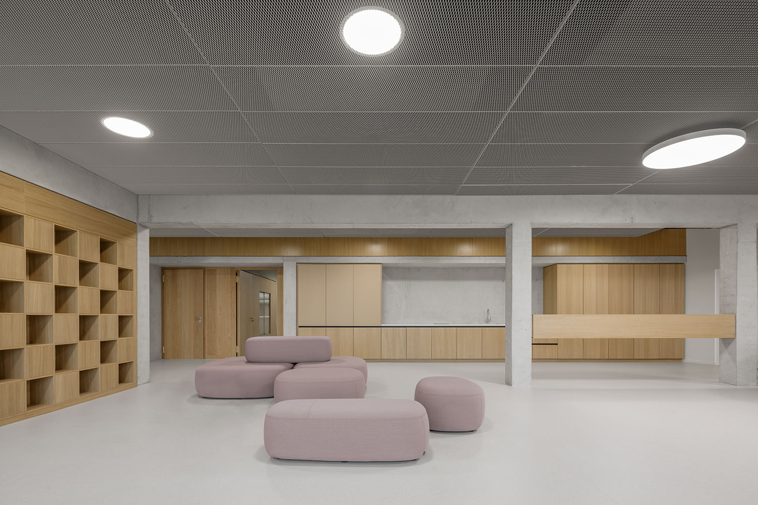 Neubau Staatliche Realschule mit Dreifeldsporthalle Landshut, Lehrerzimmer | dasch zürn + partner Neubau Staatliche Realschule mit Dreifeldsporthalle Landshut, Lehrerzimmer