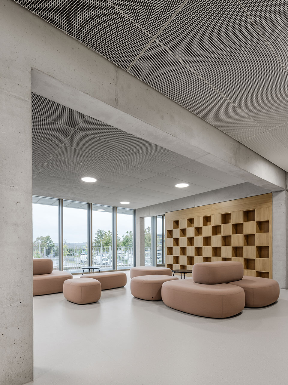 Neubau Staatliche Realschule mit Dreifeldsporthalle Landshut, Lehrerzimmer | dasch zürn + partner Neubau Staatliche Realschule mit Dreifeldsporthalle Landshut, Lehrerzimmer