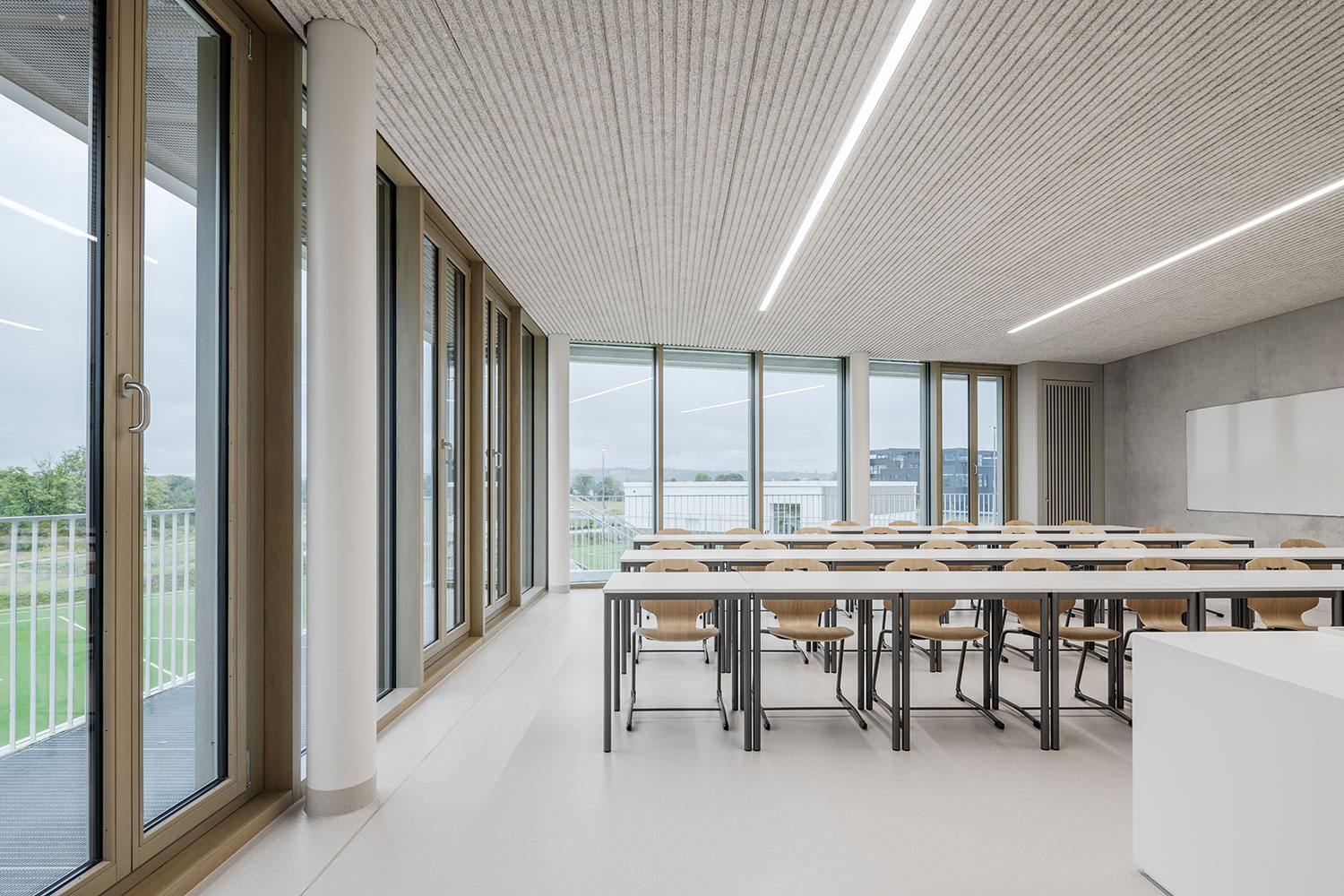 Neubau Staatliche Realschule mit Dreifeldsporthalle Landshut, Unterrichtsraum | dasch zürn + partner Neubau Staatliche Realschule mit Dreifeldsporthalle Landshut, Unterrichtsraum